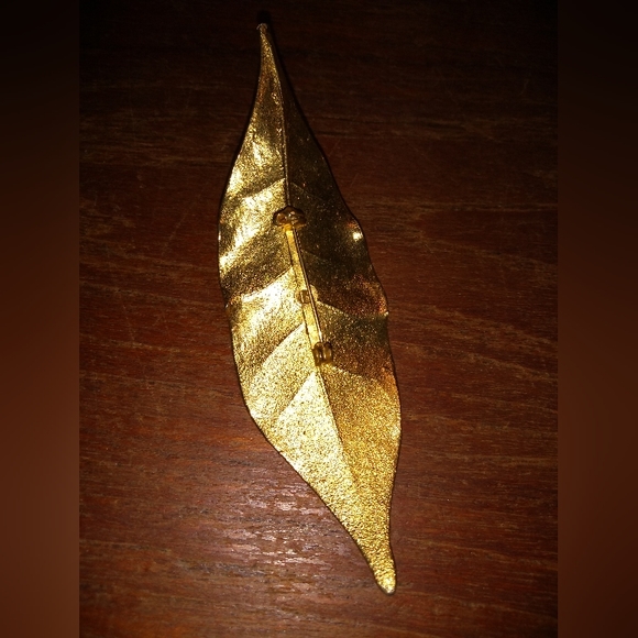 Vintage Five Gold Toned Brooches, Leaf, Charm Holder, Gold & Purple Enam… - Picture 4 of 13